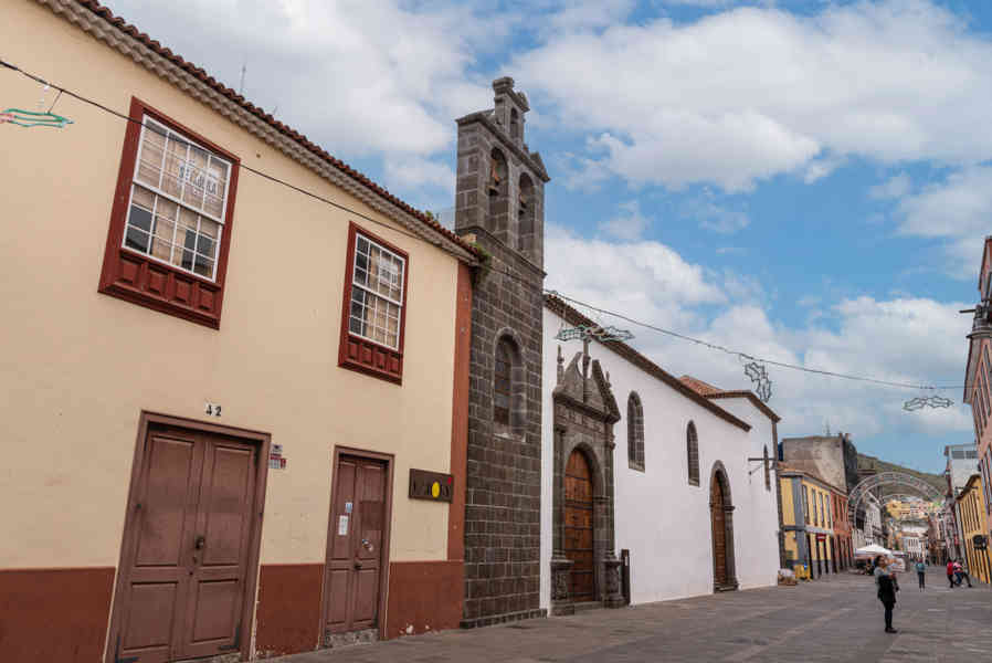 Tenerife 103 - San Cristóbal de La Laguna - iglesia e antiguo hospital de Nuestra Señora de Los Dolores.jpg